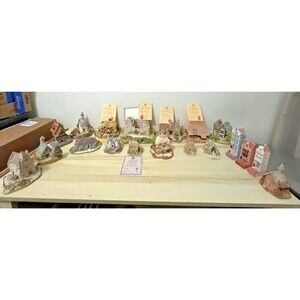 Lilliput Lane's 18 Sculptures plus Limited Edition Duart Castle included